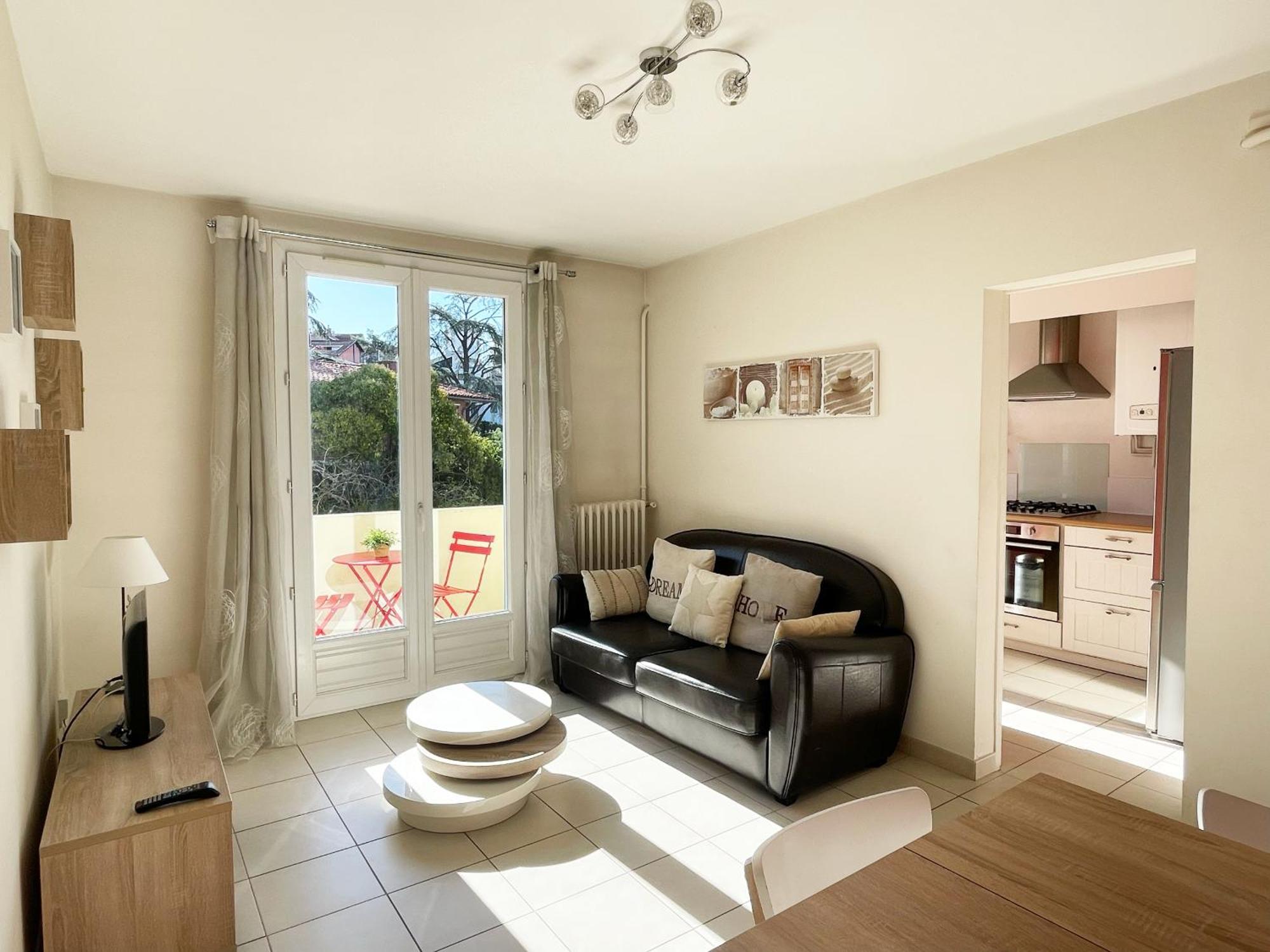 Toussaint Apartment ตูลูส ภายนอก รูปภาพ
